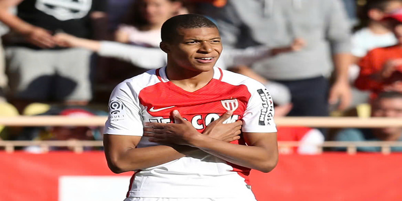 Kylian Mbappé đã sớm nổi danh trong màu áo đội trẻ AS Monaco